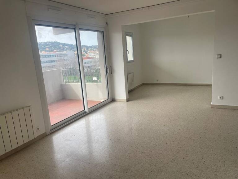 Appartement T3 et cave  À Vendre — photo 1