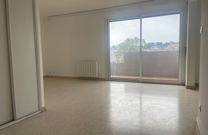 Appartement T3 et cave  À Vendre — photo 2