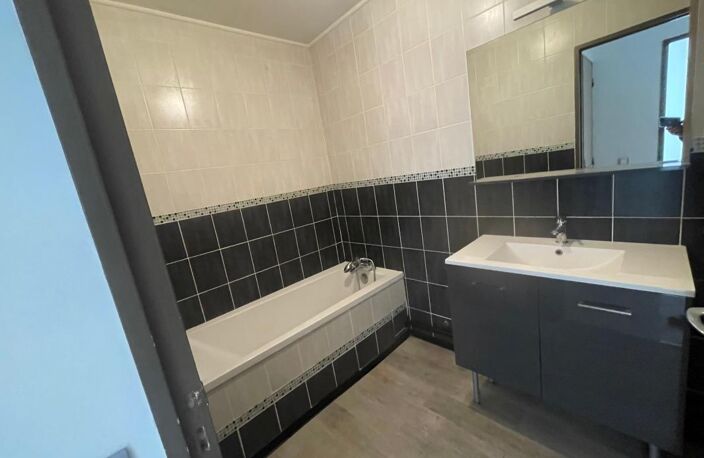 Appartement T3 et cave  À Vendre — photo 5