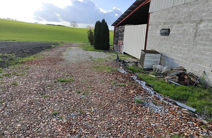 Corps de ferme en pierre 300m²  à  réhabiliter + hangars sur terrain de 6500 m² — photo 3