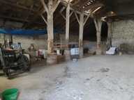 Corps de ferme en pierre 300m²  à  réhabiliter + hangars sur terrain de 6500 m² — photo 4