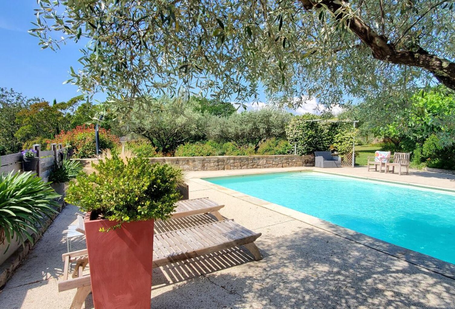 MAS PROVENÇAL DU XVIIIe, VUE ALPES ET MONT VENTOUX. CINQ CHAMBRES, IMMENSE SALON, GRANDE PISCINE, SIX TERRASSES. OPPORTUNITÉ UNIQUE À SAISIR — photo 1