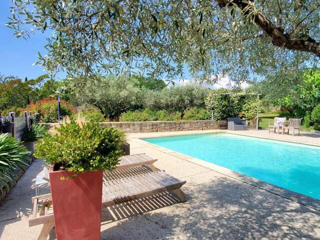 MAS PROVENÇAL DU XVIIIe, VUE ALPES ET MONT VENTOUX. CINQ CHAMBRES, IMMENSE SALON, GRANDE PISCINE, SIX TERRASSES. OPPORTUNITÉ UNIQUE À SAISIR — photo du bien