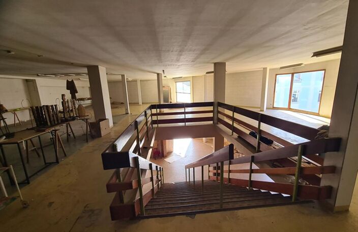 Mont de Marsan centre - Immeuble 1200m² à réhabiliter en logements ou à exploiter en locaux professionnels — photo 3