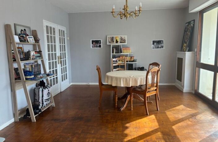33110 LE BOUSCAT CENTRE VILLE APPARTEMENT T5 95 m2  CELLIER  ET GARAGE INDIVIDUEL — photo 2