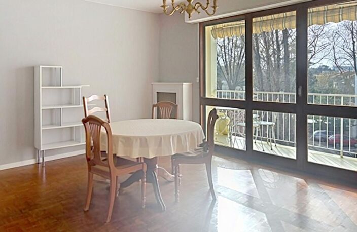 33110 LE BOUSCAT CENTRE VILLE APPARTEMENT T5 95 m2  CELLIER  ET GARAGE INDIVIDUEL — photo 3