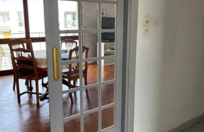 33110 LE BOUSCAT CENTRE VILLE APPARTEMENT T5 95 m2  CELLIER  ET GARAGE INDIVIDUEL — photo 4