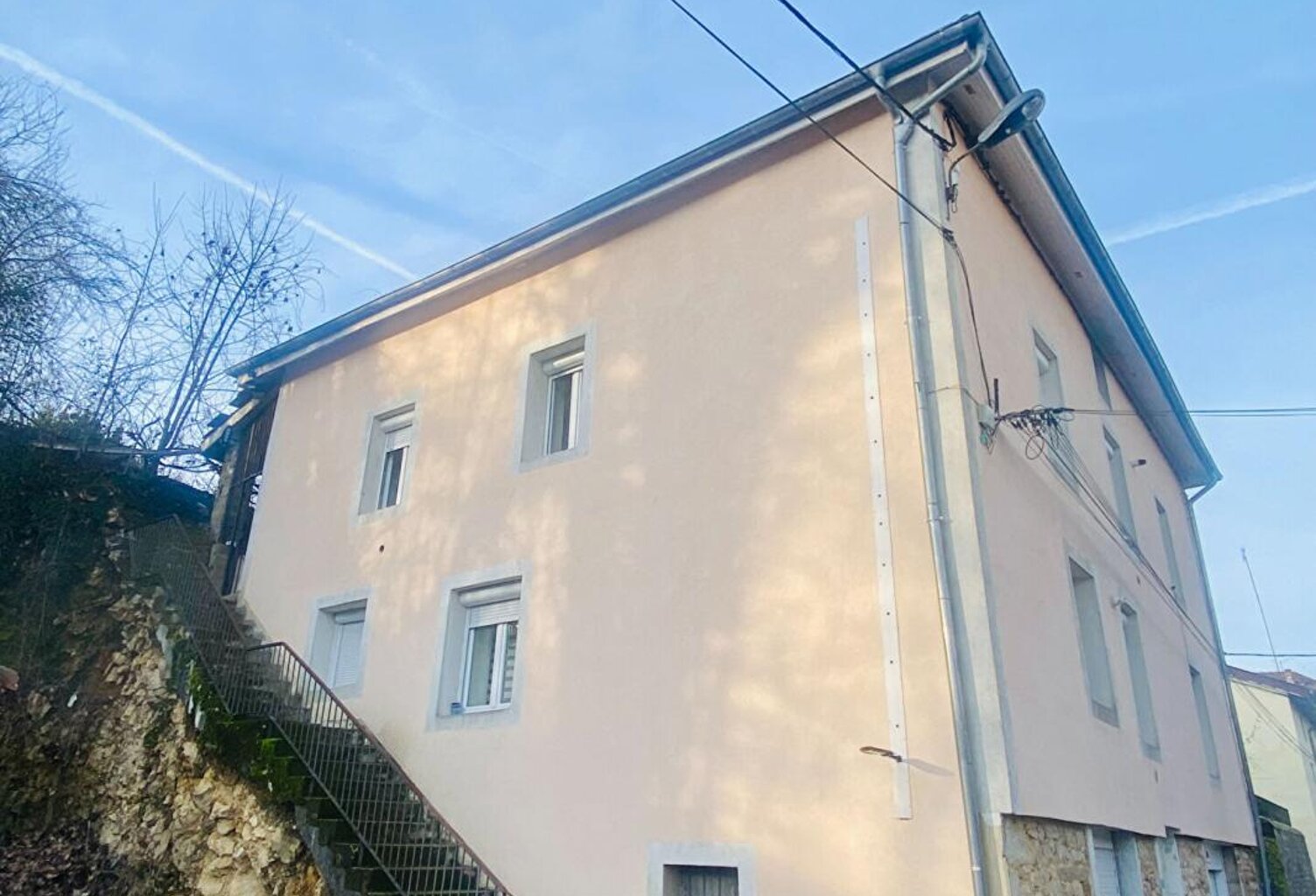 Maison / Immeuble  individuel 252 m2- 3 logements- Saint Amour — photo 1