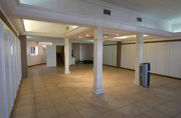 97480 Saint Joseph ensemble immobilier env 280m²  sur 610m² centre ville — photo 2
