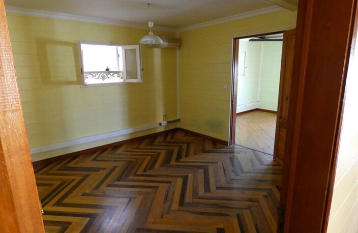 97480 Saint Joseph ensemble immobilier env 280m²  sur 610m² centre ville — photo 4