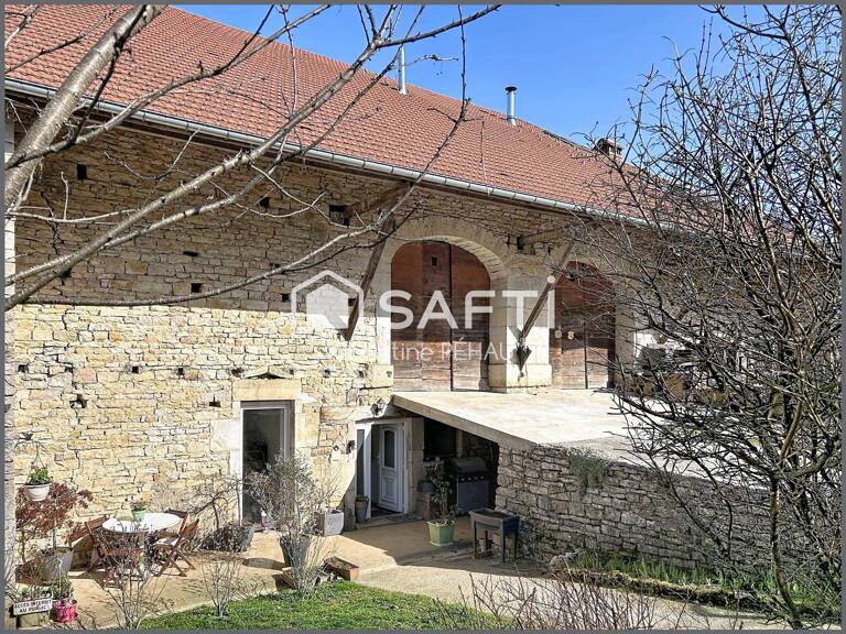 Ferme mitoyenne pleine de charme sur beau terrain — photo 1