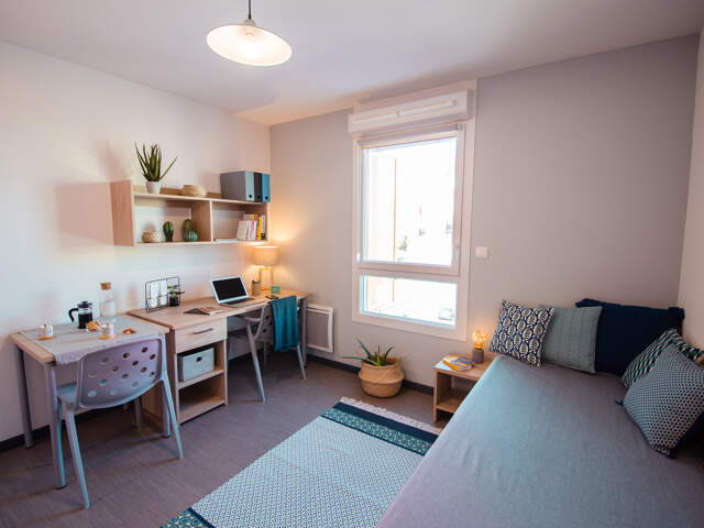 VALENCE / CAMPUS BRIFFAUT - studio meublé 17.27 m² et parking - spécial investisseur — photo du bien