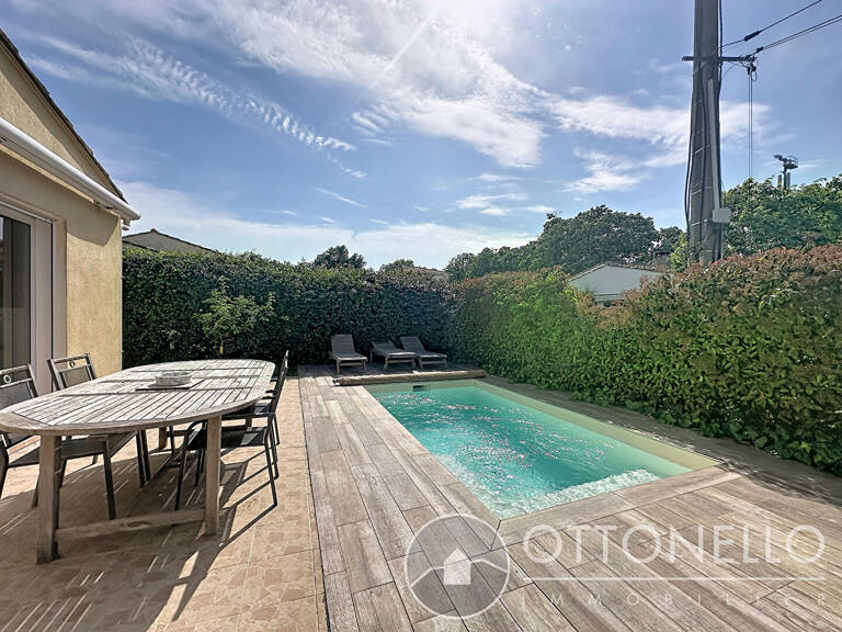 Maison Roquebrune Sur Argens 5 pièces 104,60 m2 sur 561 m2 de terrain avec piscine et stationnements — photo 1