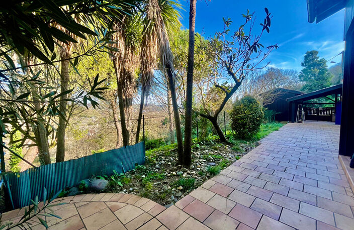 Secteur AGEN, située sur les hauteurs, venez découvrir cette jolie maison d'architecte avec vie de plain-pied offrant une surface habitable de 139,93 m² sur un terrain arboré de 1 506 m². Son emplacement est idéal, à seulement quelques minutes des commerc — photo 3