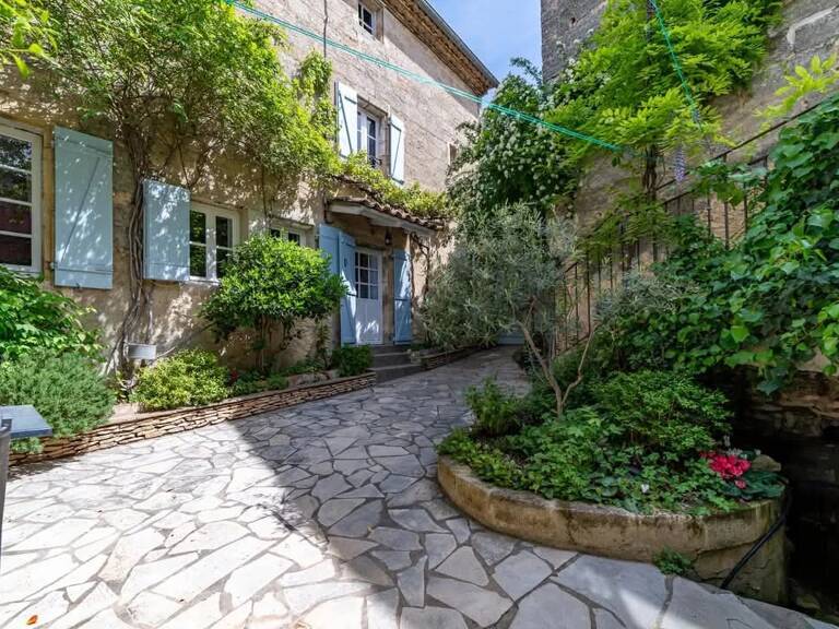 Maison au charme intemporel - Cour paysagée, bassin et atelier d — photo 1