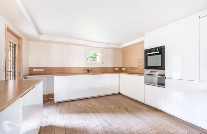 MAISON T6 180M2 SECTEUR VALVERT — photo 3