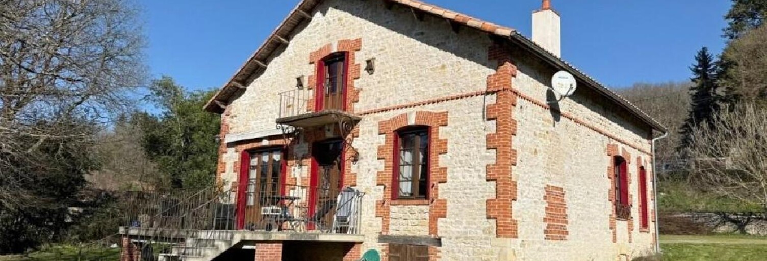 Maison 7 Pièces 172 m² à vendre à Nanteuil-en-Vallée (16700)