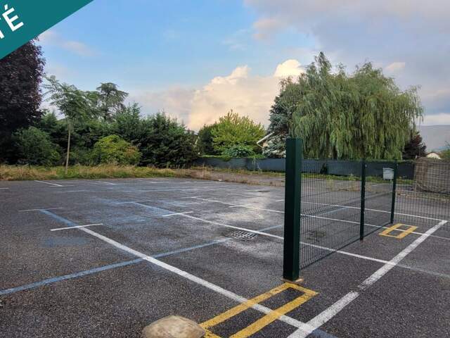 TULLINS, Terrain constructible de 1000m² — photo du bien