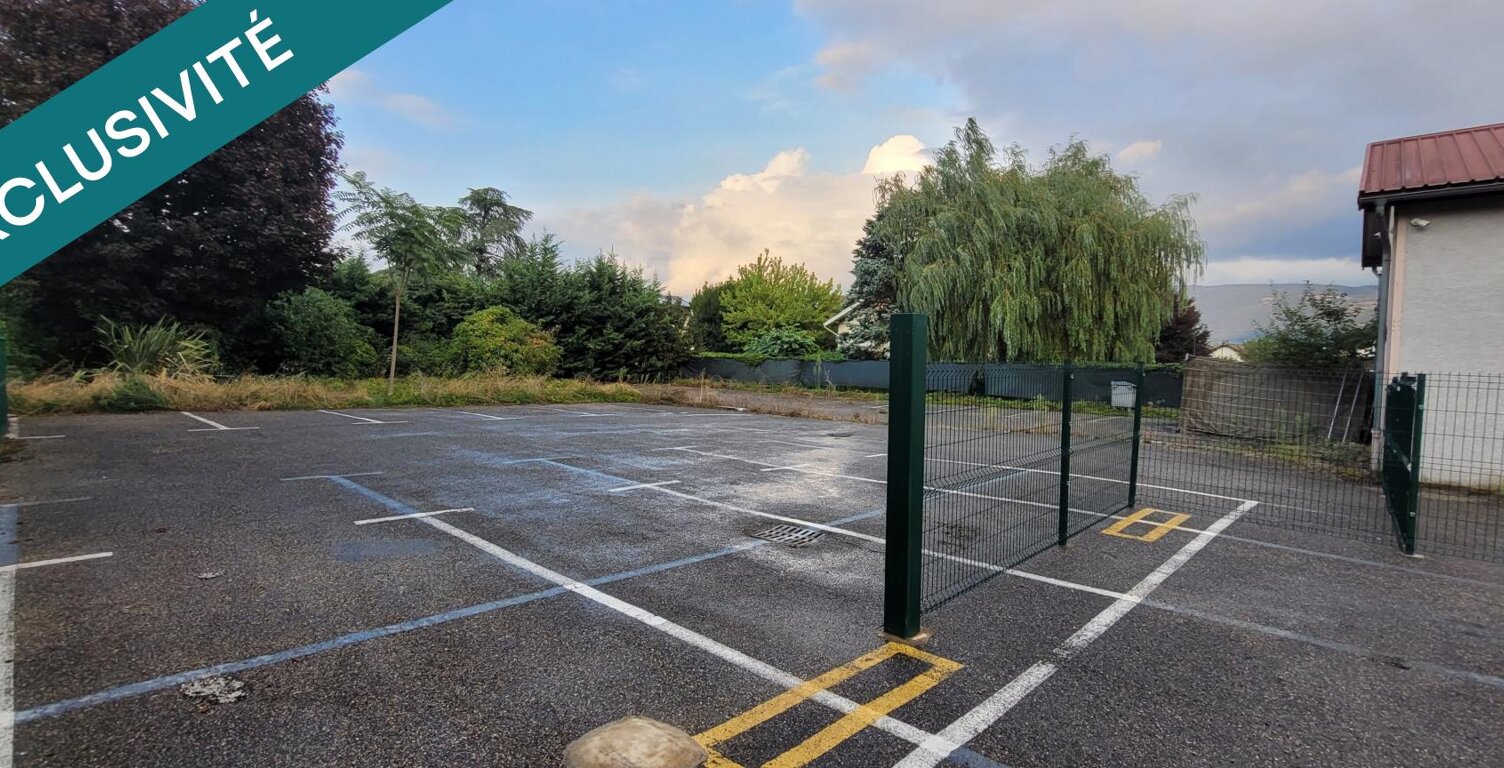 TULLINS, Terrain constructible de 1000m² — photo 1