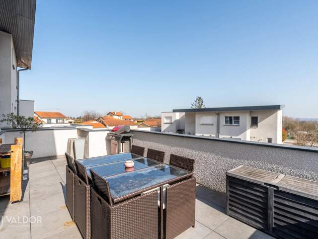 Appartement duplex en attique de 121 m² avec terrasse — photo du bien