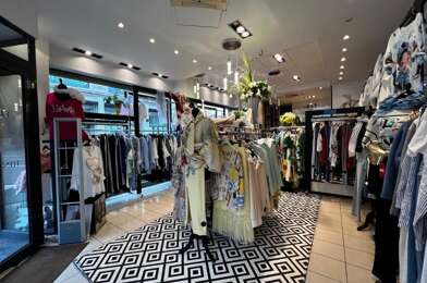 Commerce 2 pièces 133300 €