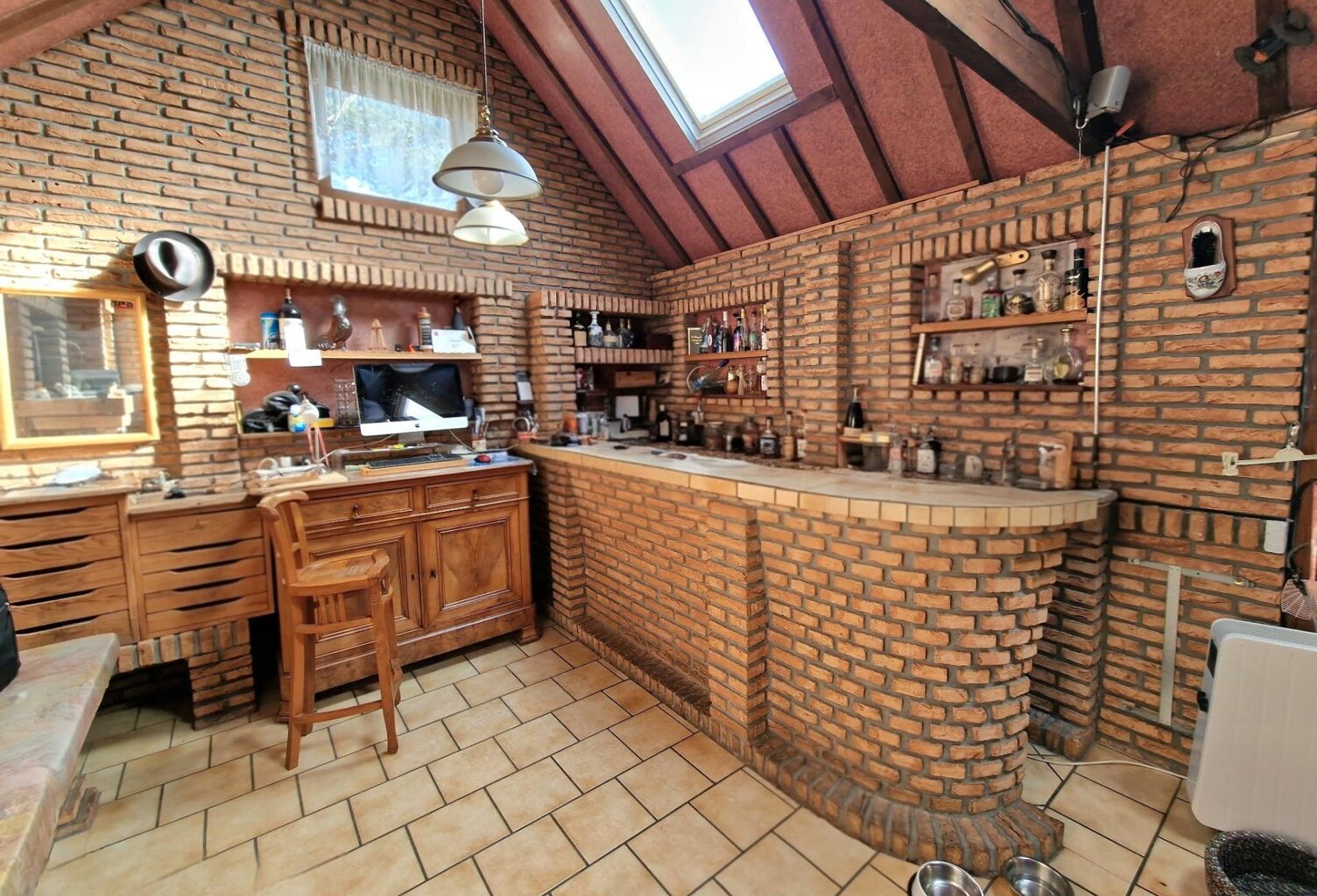 Habitation avec grand garage et fort potentiel — photo 1