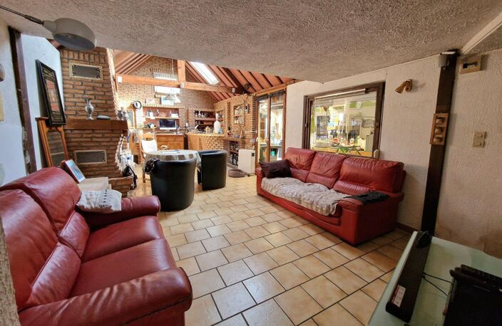 Habitation avec grand garage et fort potentiel — photo 2