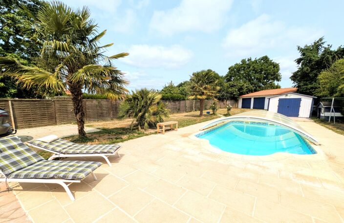 Maison 160 m²  4/5 chambres  Piscine  Garage 56 m²  Terrain 980 m²  La Chevrolière — photo 2
