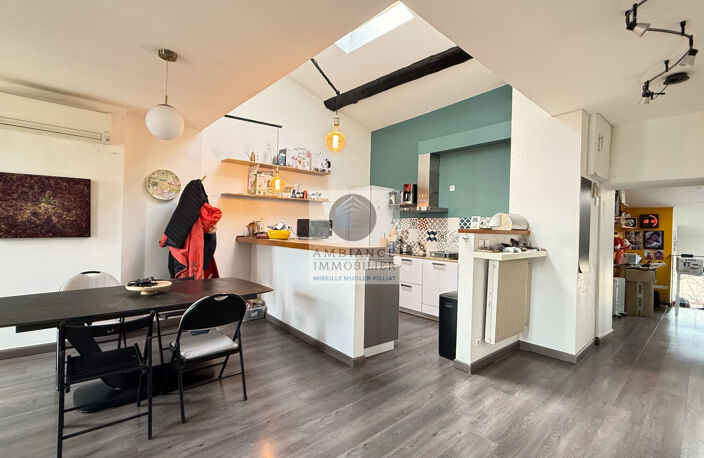 Centre historique, appartement de caractère avec terrasse — photo 4