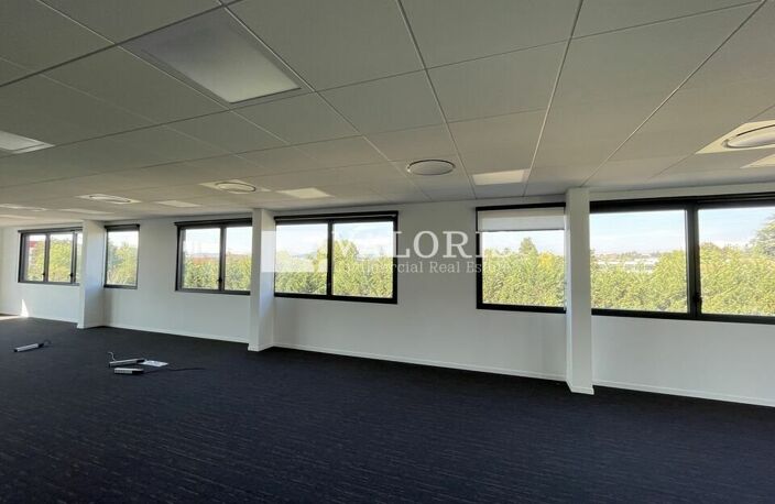BUREAUX à LOUER — photo 2