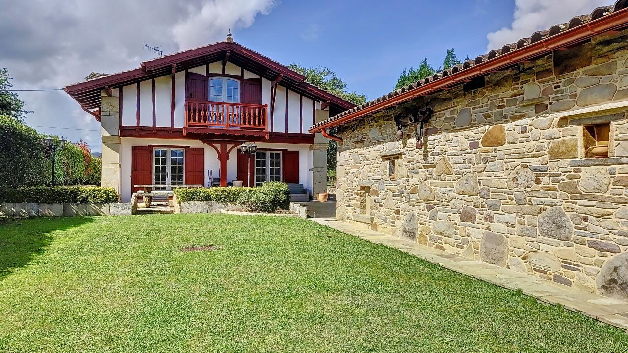 Villa / Maison  T5 à vendre Saint-Pée-sur-Nivelle 64310