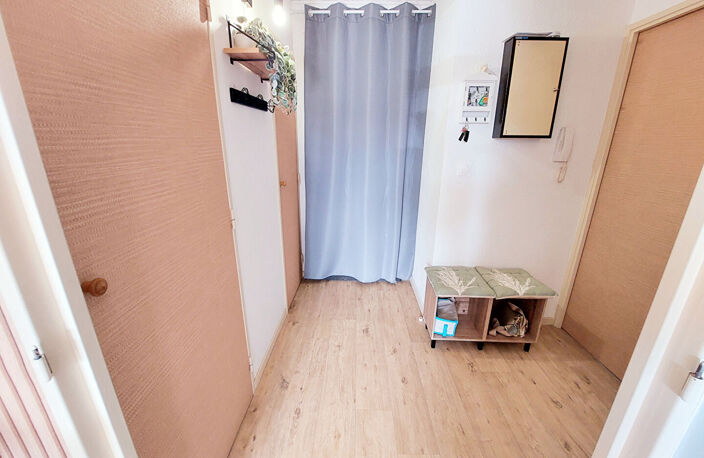 DISPONIBLE - Appartement T2 avec parking privatif et  grande cave privative — photo 5