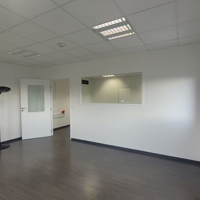 Bureau 2 pièces 605 €