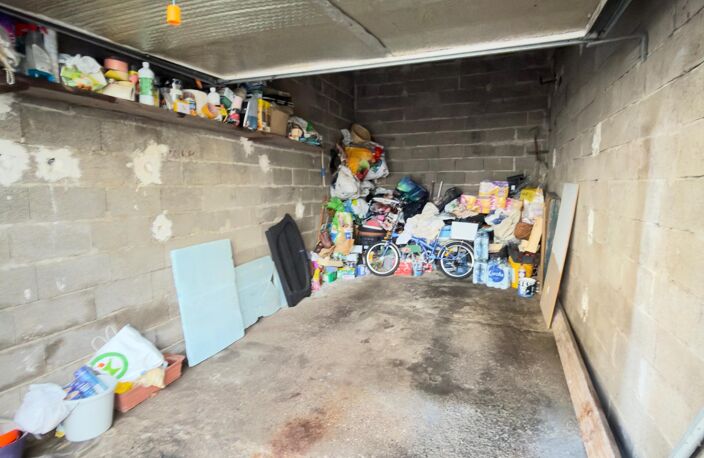 Garage — photo 2