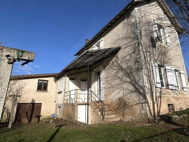 Maison en pierre de 4 pièces principales — photo du bien