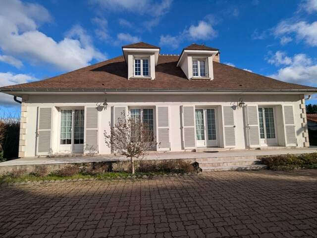 Maison 7 pièces 137 m² à Montluçon — photo du bien