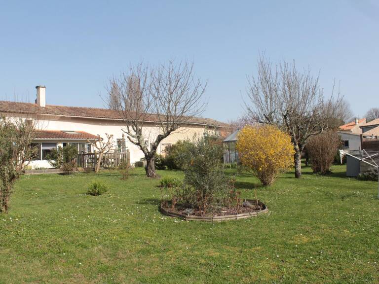 COUP DE CUR  Maison de village 133 m² sur 1 734 m² de terrain clos et arboré — photo 1