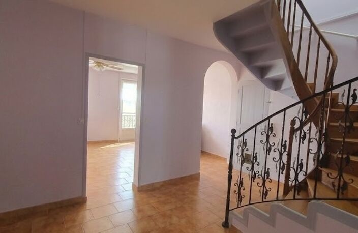 Maison de bourg de 9 pièces principales — photo 2