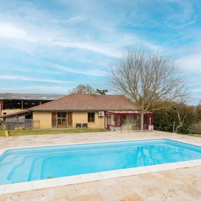 Maison 6 pièces 437808 €