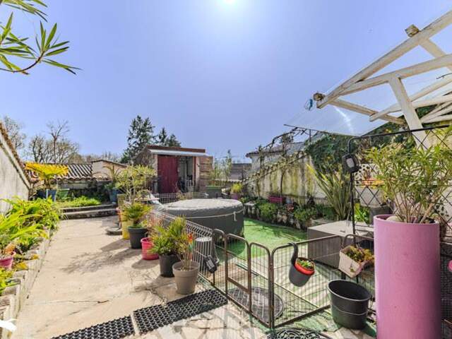 Maison en pierre de 6 pièces principales — photo du bien