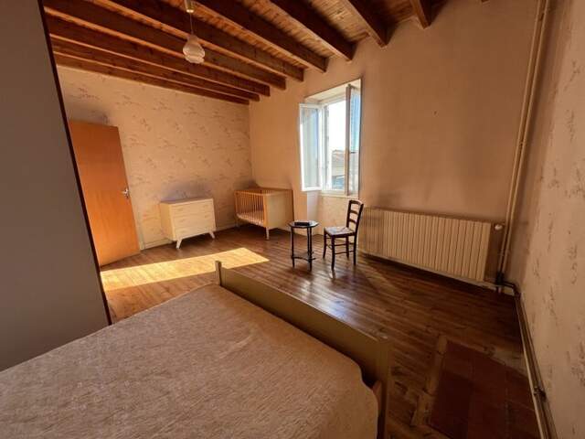 Maison en pierre de 6 pièces principales — photo du bien