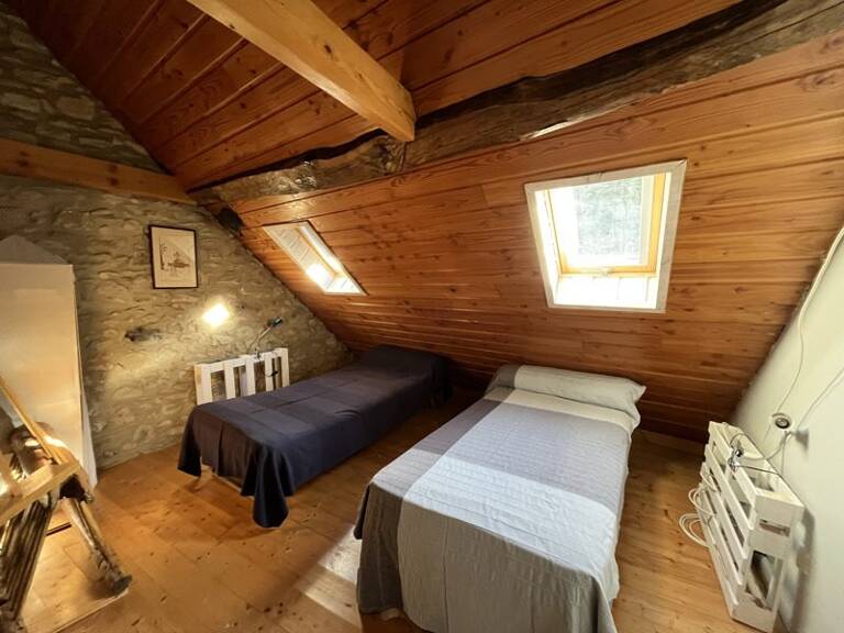 Maison en pierre de 3 pièces principales — photo 1