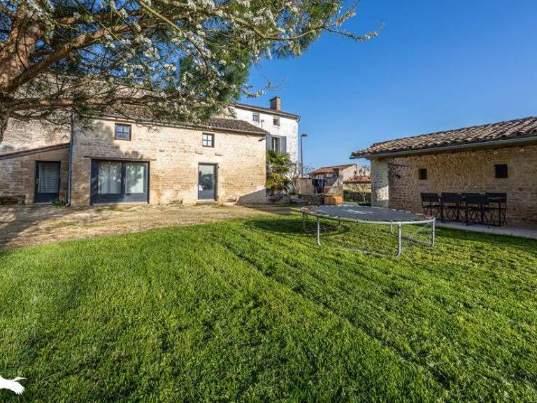Maison en pierre de 4 pièces principales — photo 1