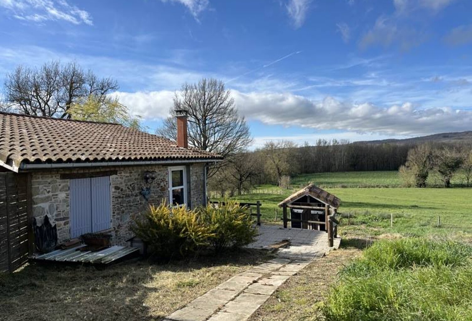 Maison en pierre de 7 pièces principales — photo 1