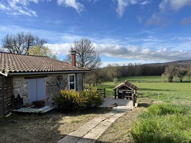 Maison en pierre de 7 pièces principales — photo du bien