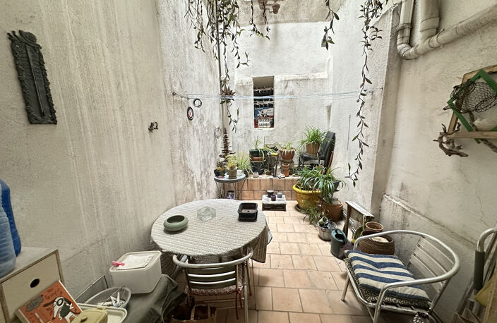 F2 A RENOVER AVEC TERRASSE — photo 3