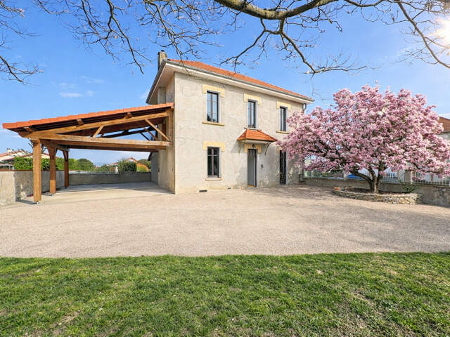 À 10 min de Roanne, Elégante maison de caractère des années — photo du bien
