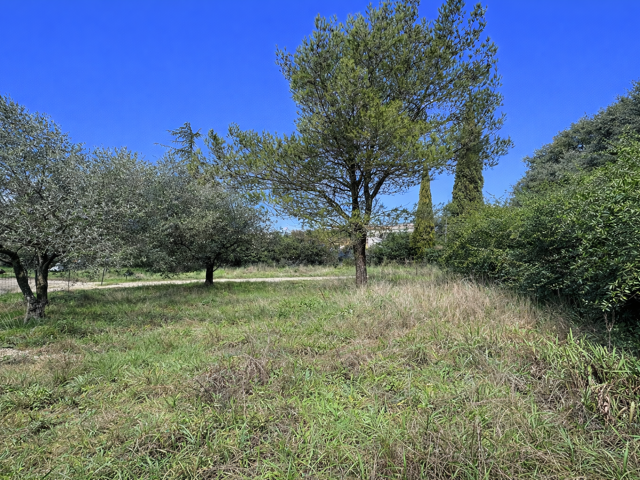 VENTE TERRAIN A BATIR 640M2 — photo du bien