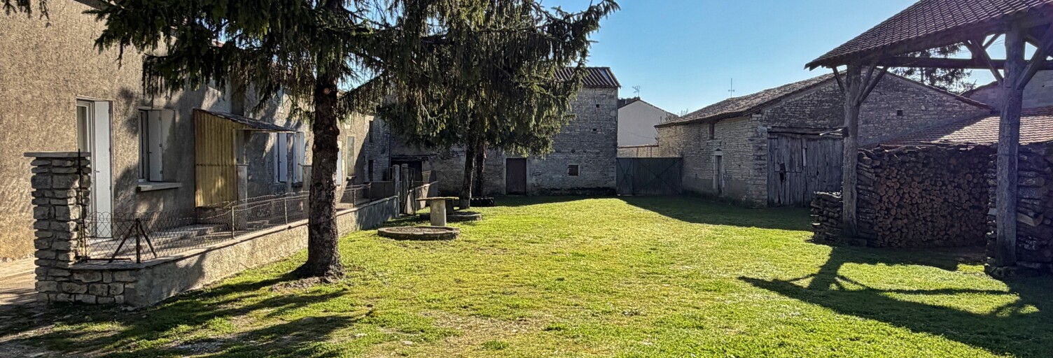 Maison 5 Pièces 96 m² à vendre à Vervant (16330)