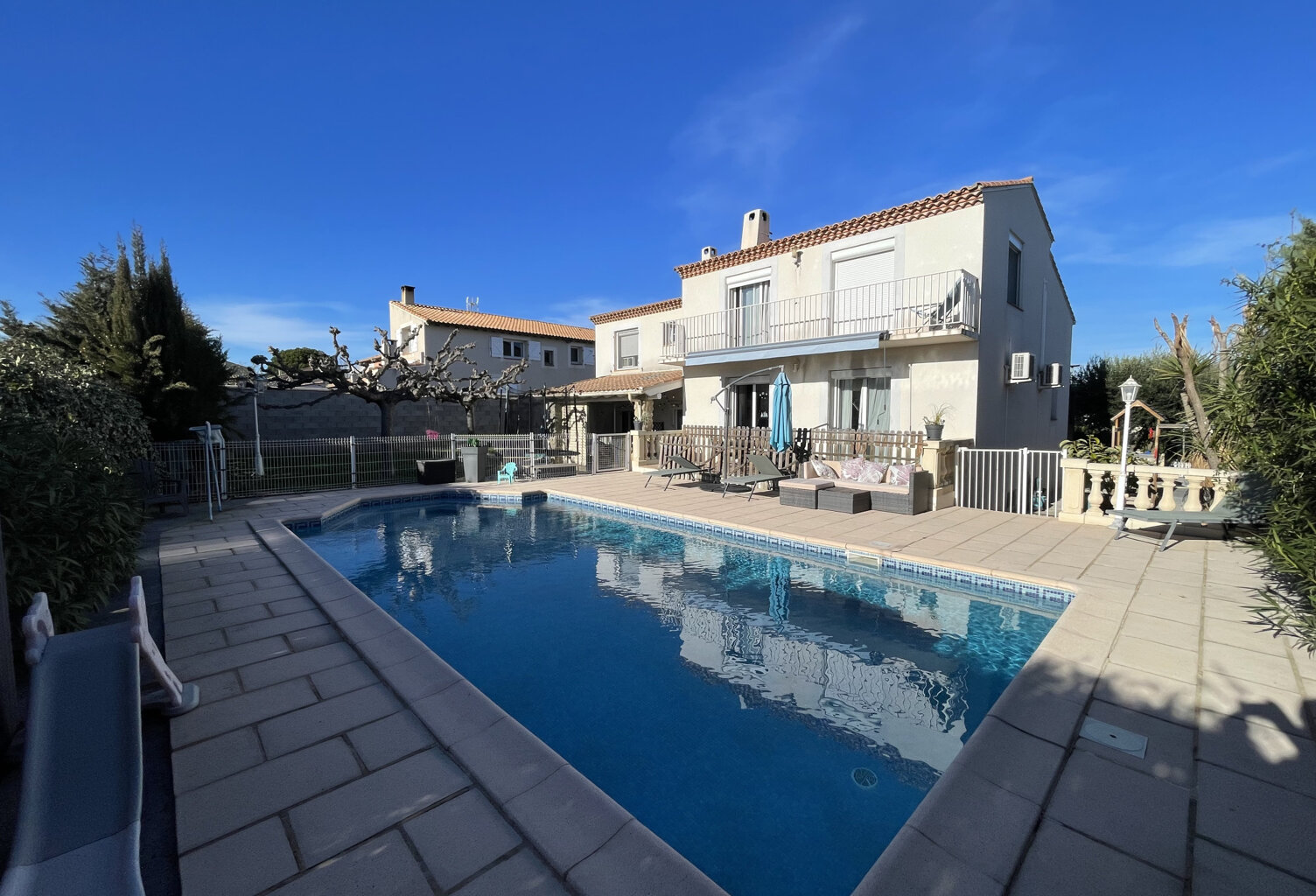 Villa avec piscine — photo 1